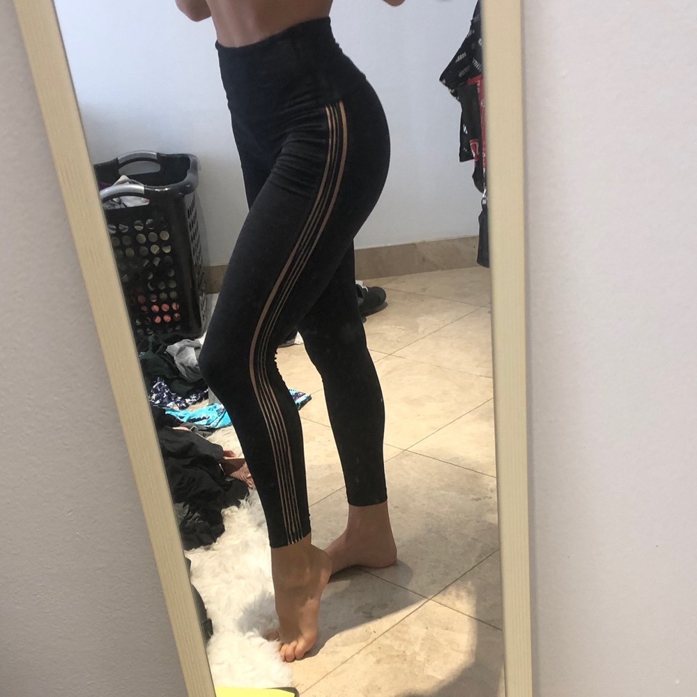 Beyond yoga leggings with mesh along the sides